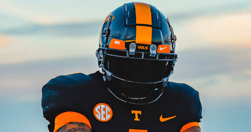 tennessee-unveils-dark-mode-uniforms-matchup-against-kentucky