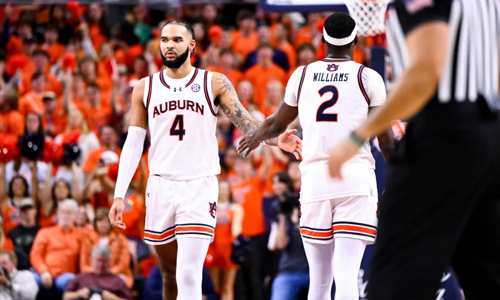 Auburns-Johni-Broome-4-and-Auburns-Jaylin-Williams-2_20240207_MBB_vs_Bama_GB_254